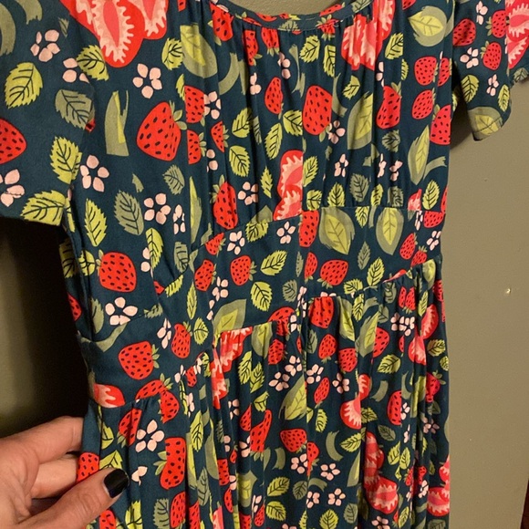 Collectif Strawberry Dress - Picture 4 of 8